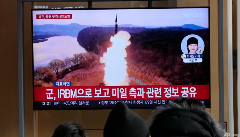 Korut Tembakkan Rudal Jarak Menengah Saat Menlu AS Kunjungi Korsel